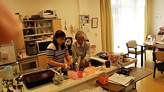 一緒に洗い物作業